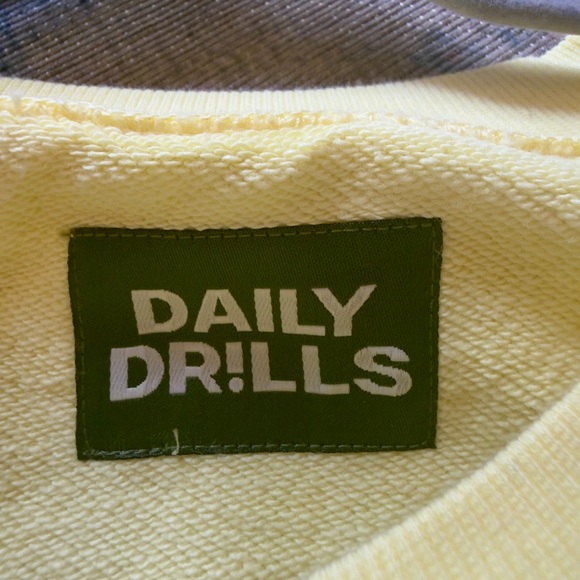 Daily drills lemonade crewneck and shorts set! Size XS/S - Picture 6 of 12